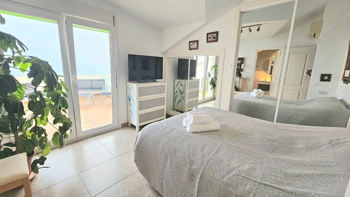 ベナルマデナThe Panoramic Penthouse Of Artアパートメント